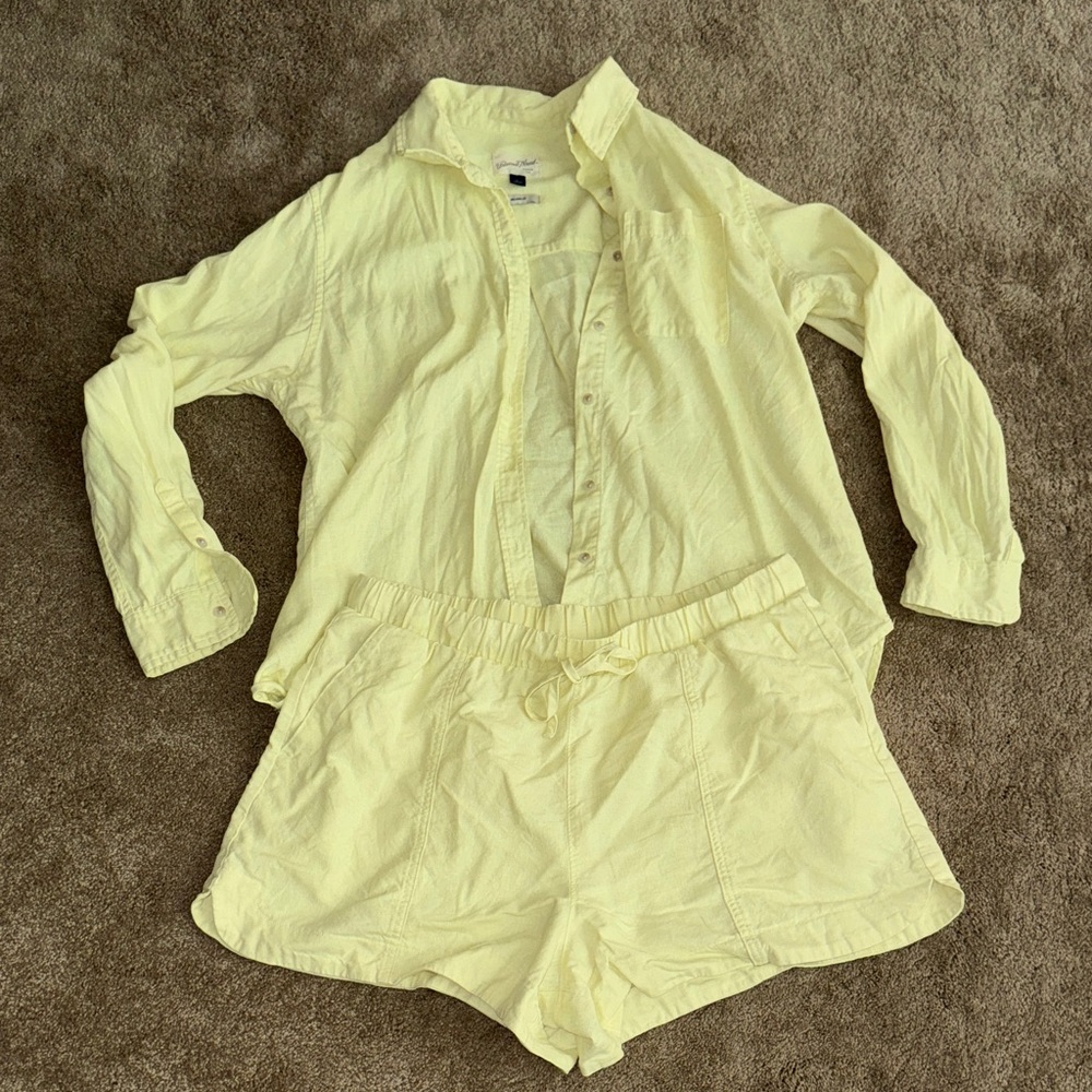 Universal Thread Light Yellow Relaxed Fit Shirt